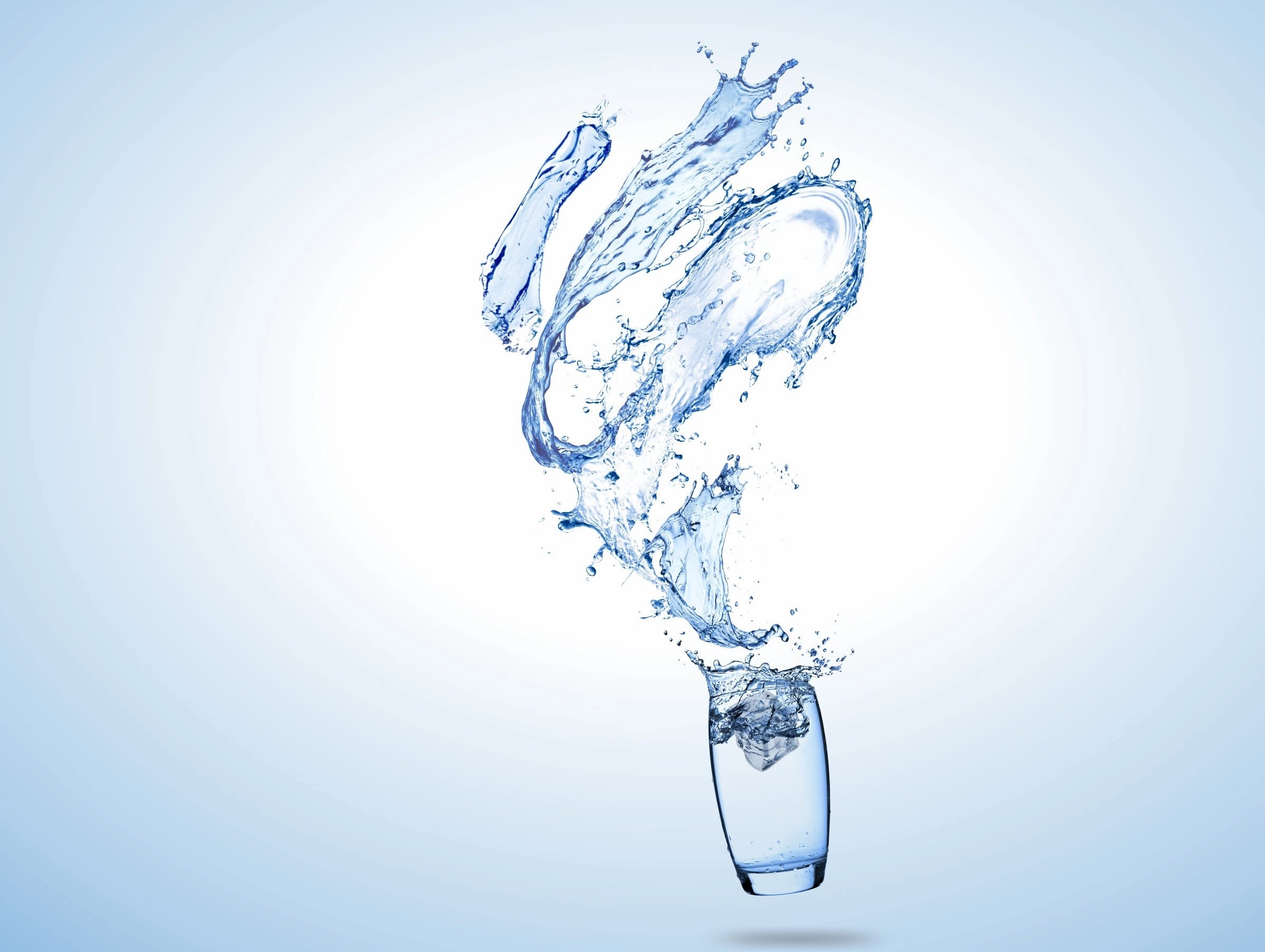 Nên chọn nước uống đóng chai hay nước tinh khiết